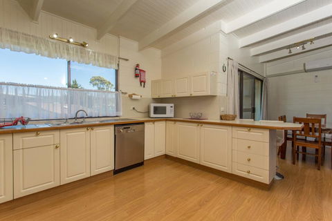 Beachwalk Nine - Brisbane Tourism 1