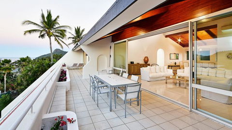 Bella Vista E9 - Ocean View Spacious 2 Bedroom With Golf Buggy - Tourism Brisbane 1