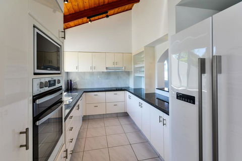 Bella Vista West 3 Luxury Ocean View High Ceilings Golf Buggy Sleeps 8 - Tourism Brisbane 3