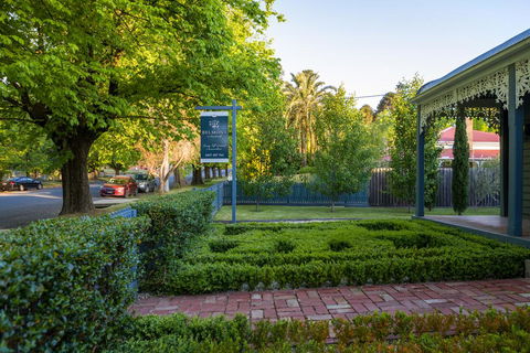 Belmont At Beechworth 2 Bedrooms, 2 Bathrooms, 2 Couples - Tourism Brisbane 2