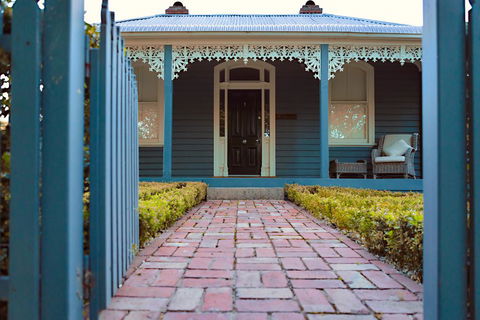 Belmont At Beechworth 2 Bedrooms, 2 Bathrooms, 2 Couples - Tourism Brisbane 1