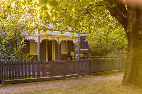 Belmont At Beechworth 2 Bedrooms, 2 Bathrooms, 2 Couples - Tourism Brisbane 0
