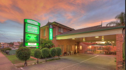 Bent Street Motor Inn - Tourism Brisbane 0