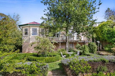 Berdea - Tourism Brisbane 0