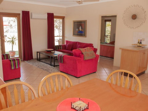 Berenbell Vineyard Retreat - Brisbane Tourism 2