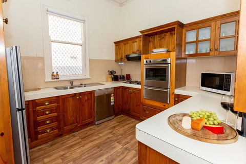 Best Central House - SLEEPS 11 !! - Tourism Brisbane 2
