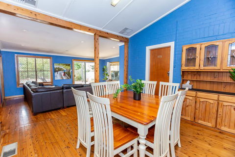 Best Central House - SLEEPS 11 !! - Tourism Brisbane 0
