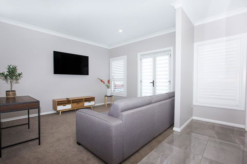 Best Central Wagga Townhouse - Brisbane Tourism 2
