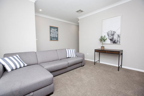 Best Central Wagga Townhouse - Brisbane Tourism 3