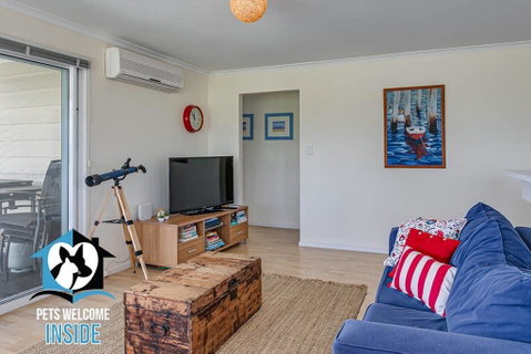 Big Stylish House With River Views, Games Room & WiFI - Brisbane Tourism 2