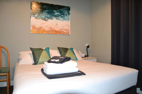 Black Diamond Lodge - Tourism Brisbane 3