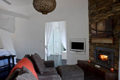 Blue Cliffs Retreat - Tourism Brisbane 1