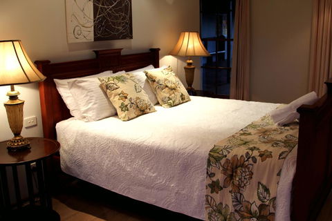 Blueberry Hill Vineyard Villa - Tourism Brisbane 2