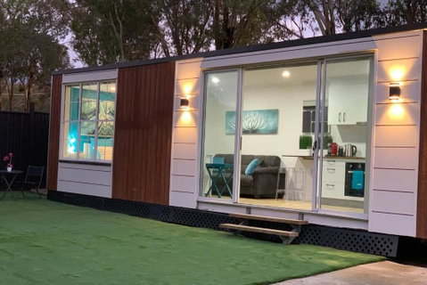 Tiny House In Belconnen 1BR Self Contained Wine - Brisbane Tourism 0