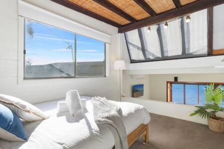 Waterfront Scotland Island Holiday Home - Family & Pet Friendly - 3 Bedrooms - Wifi - Netflix - Private Jetty - Tourism Brisbane 3