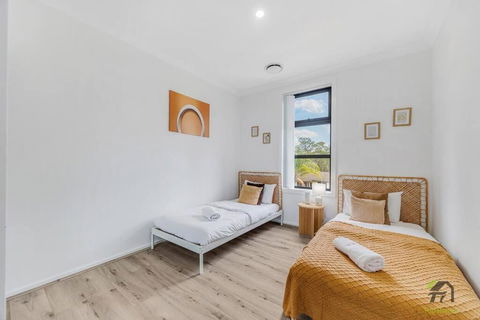 Warm&cozy 5 Bedrooms At Airds - Tourism Brisbane 2