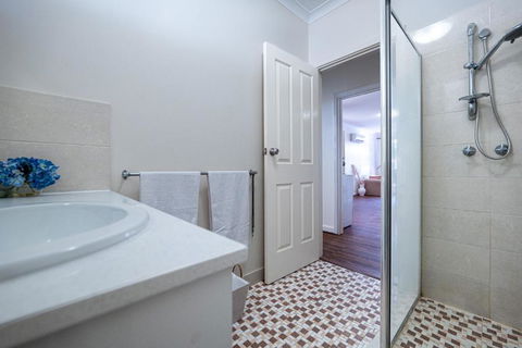 Warmth House Nr Airport 2rooms 5beds Yard N Parking - Tourism Brisbane 3