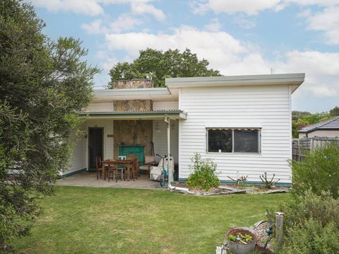 Warraburra Beach Shack, Rosebud - 2 Bedrooms - Plus Your Own Private Beach Box! - Tourism Brisbane 1