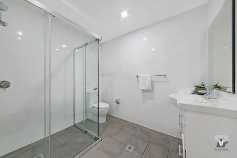 WARRICK FRAM 3 BEDS APT FREE PARKING WALK TO WESTFIELD CLOSE TO HOSPITAL NWF003 - Brisbane 4u 3