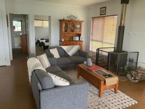 Water View Country Cottage - Tourism Brisbane 2