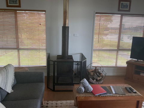 Water View Country Cottage - Tourism Brisbane 3