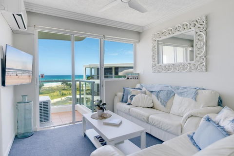 Waterfront 1-Bedroom Retreat With Stunning Views - Tourism Brisbane 0
