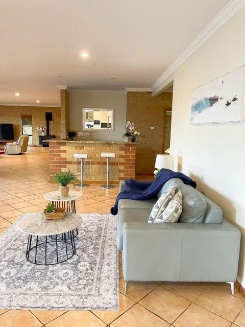 Waterfront Entire Luxury House With Bay View And Pool - Tourism Brisbane 3