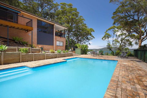 Waterfront Family Retreat Saratoga - Tourism Brisbane 1