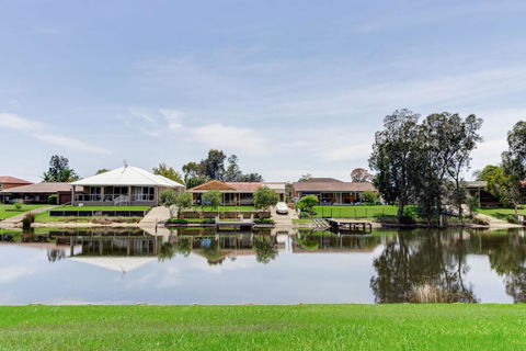 Waterfront Getaway In Sussex - Tourism Brisbane 1