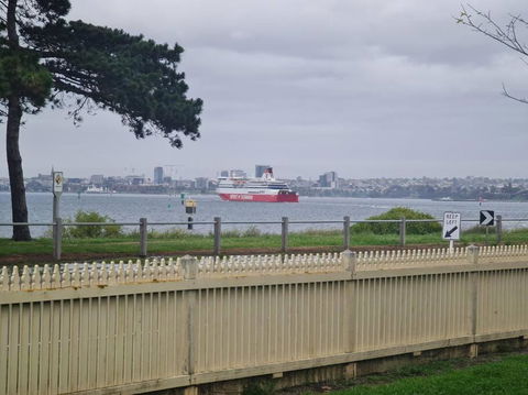 Waterfront Quiet Stay Off Geelong & Avalon Airport - Tourism Brisbane 0