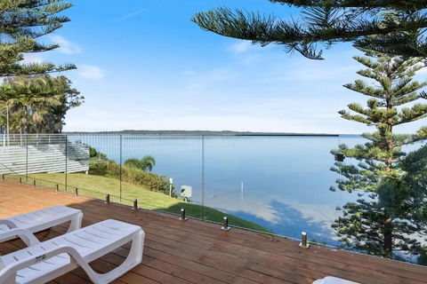 Waterfront With Garden Lake Views Toukley - Tourism Brisbane 0