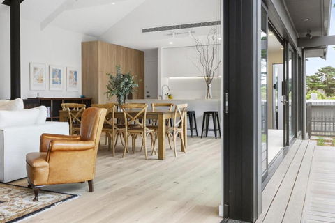 Wattle Grove - Walk To Portsea Hotel Shelley Beach - Tourism Brisbane 0