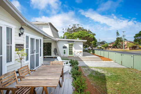 Watts Haus Pet Friendly 5 Mins Walk To Beach - Tourism Brisbane 0