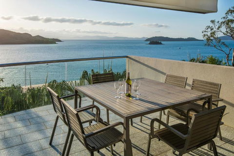 Waves 3 Luxury 3 Bedroom Endless Ocean Views Central Location + Buggy - Tourism Brisbane 1