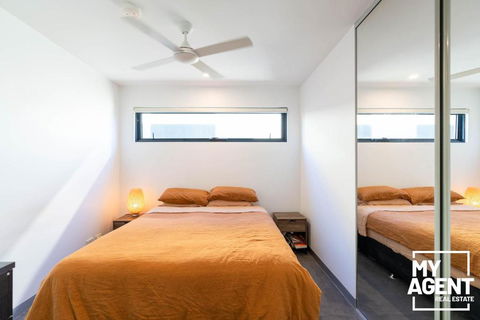 Wonderful Port Melbourne 2 Bedroom - Sleeps 4 - Tourism Brisbane 0