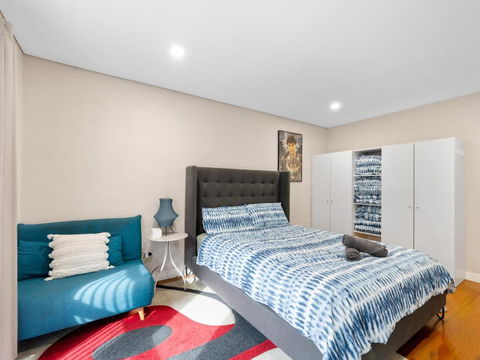 Well-Connected 4 BR House & Central Station- 12 Mins Walk - Tourism Brisbane 2