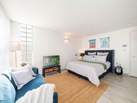 XQ Collection La Casa De Frida - Modern Studio With Balcony - Brisbane Tourism 3