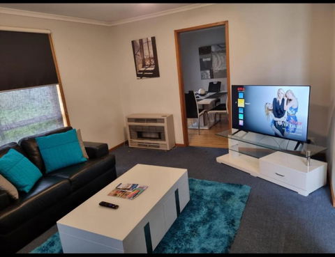 WI -FI- Netflix- Super Comfy 3 Bedroom Home With Massive 21Metre Driveway Space For Boat Or Caravan - Tourism Brisbane 1