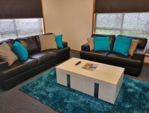 WI -FI- Netflix- Super Comfy 3 Bedroom Home With Massive 21Metre Driveway Space For Boat Or Caravan - Tourism Brisbane 2