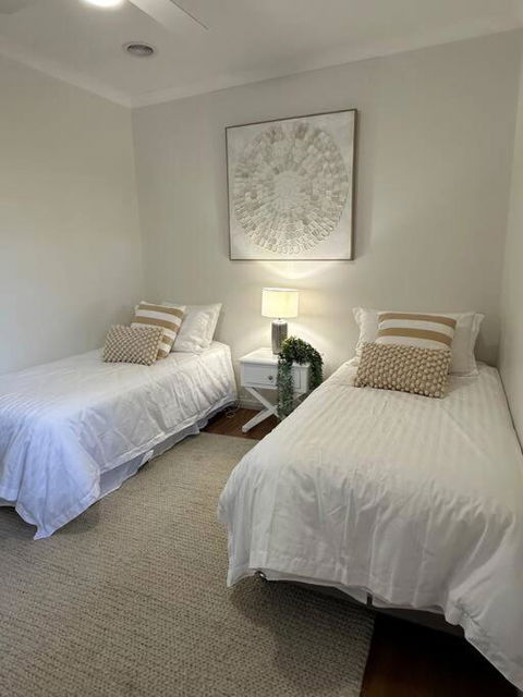 White Pebble - Stylishly Curated 4 Bedroom Home - Tourism Brisbane 2