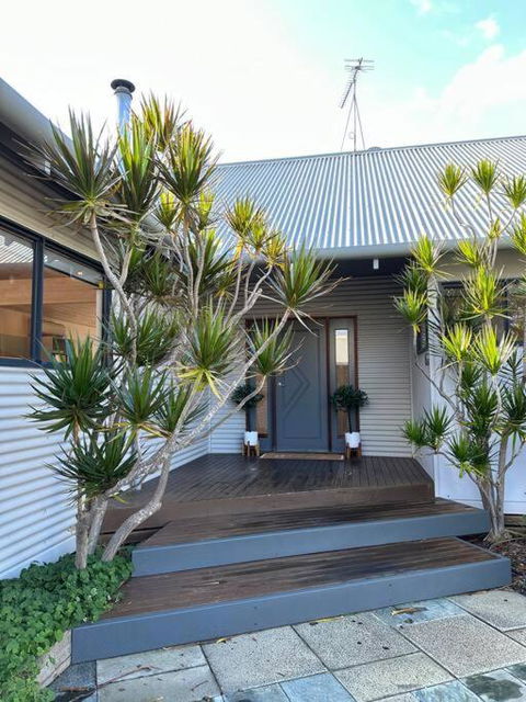 White Pebble - Stylishly Curated 4 Bedroom Home - Tourism Brisbane 3