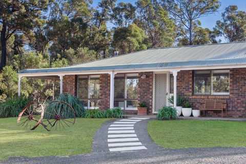 Weetaliba - Country Retreat - Tourism Brisbane 1