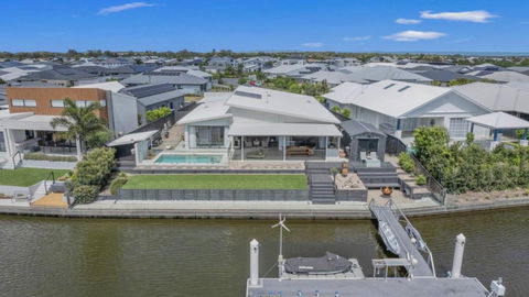 Welcome To Aquila Majesty And Elegance Above All - Tourism Brisbane 0