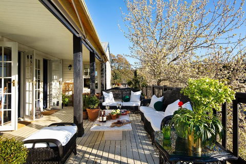 Wentworth House Lavishly Appointed In The Heart Of Daylesford - Tourism Brisbane 1
