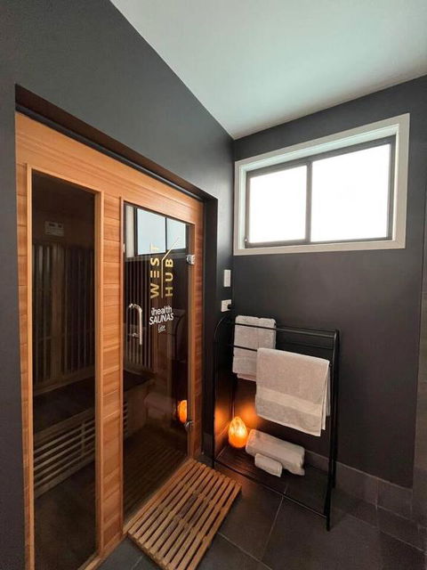 WEST HUB. Private Infrared Sauna Near City & Much More! New Purpose Built Loft Style! - Tourism Brisbane 0