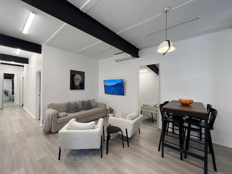 WEST HUB. Private Infrared Sauna Near City & Much More! New Purpose Built Loft Style! - Tourism Brisbane 1