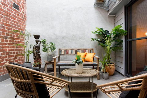 Windows On Pakenham-Hip Art Space In The West End - Tourism Brisbane 2