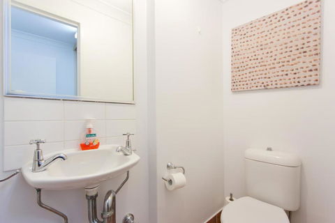 Windows On Pakenham-Hip Art Space In The West End - Tourism Brisbane 1