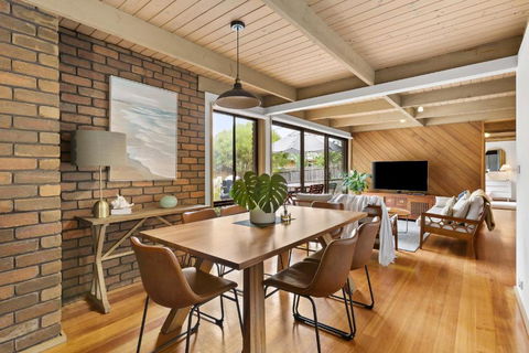 Wonderful Watersun - 3 Bedroom House Jan Juc - Free Parking - Free WIFI - Tourism Brisbane 1