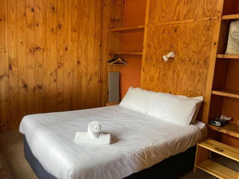 Woodbine Park Eco Cabin 17 - Tourism Brisbane 1